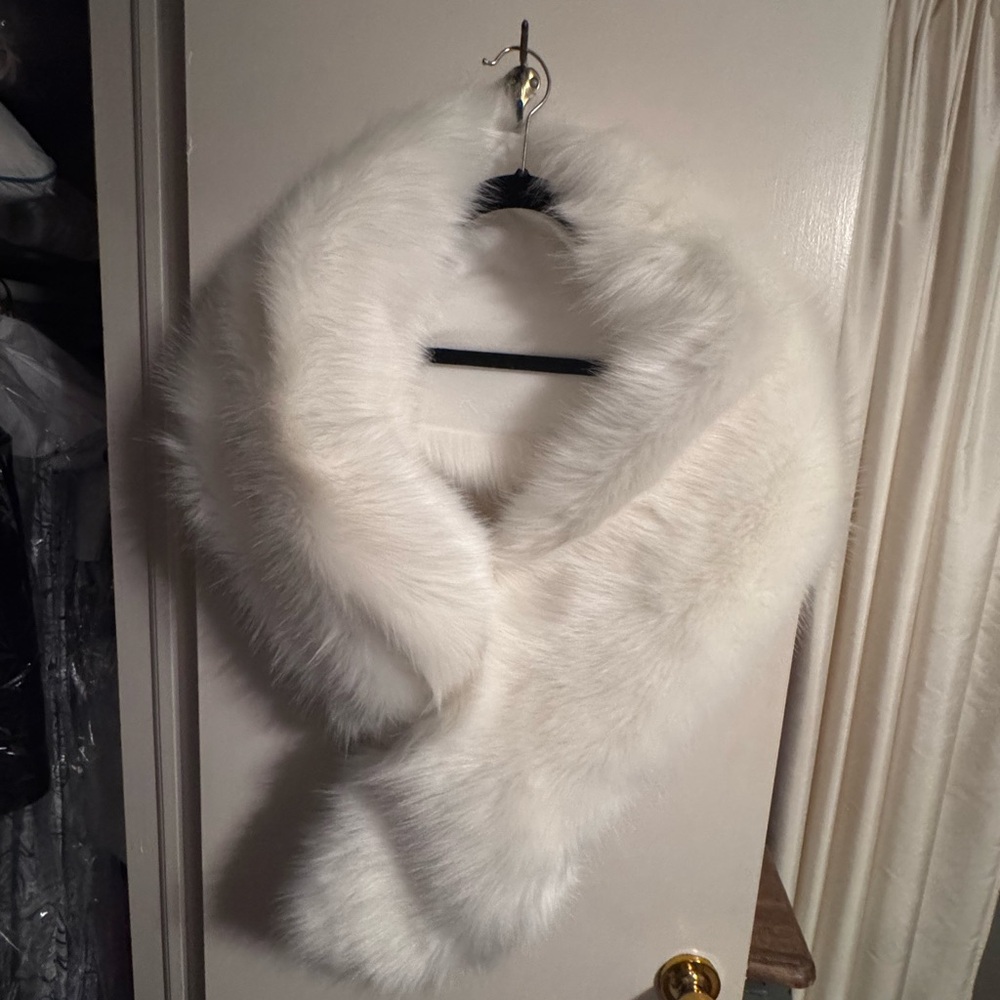 Elegant White Faux Fur Scarf